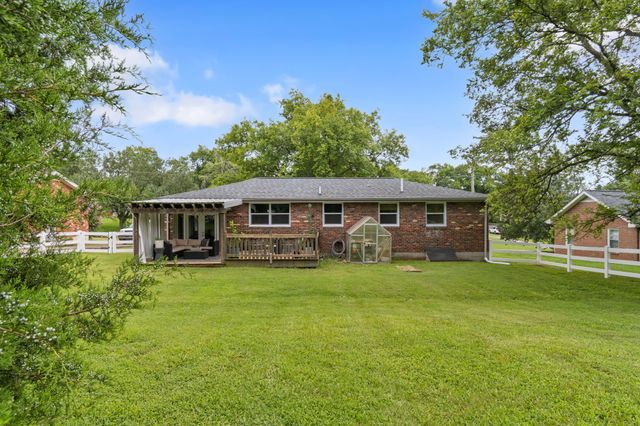 620 Nawakwa Trl, Madison, TN 37115