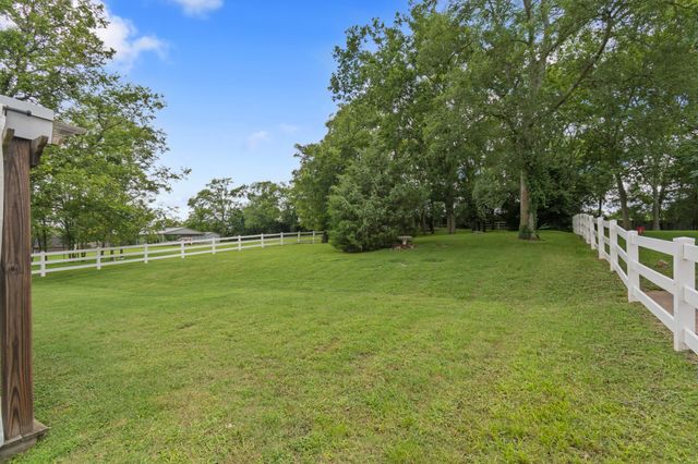 620 Nawakwa Trl, Madison, TN 37115
