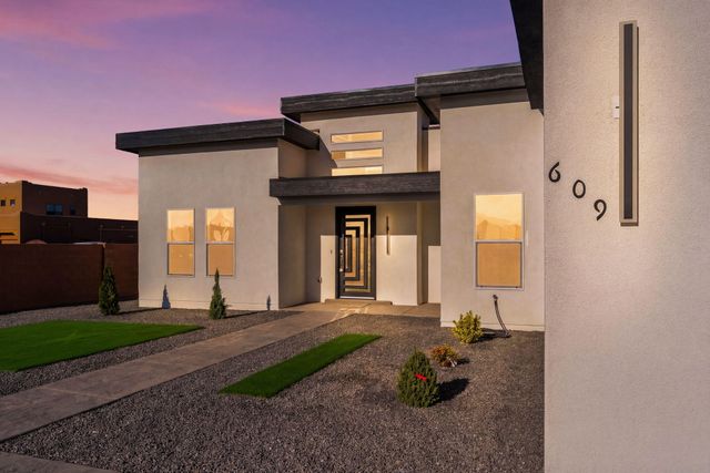 609 6th Street NE, Albuquerque, NM 87124