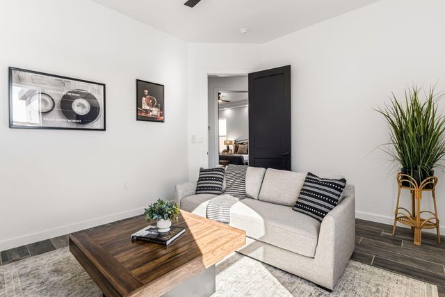 609 6th Street NE, Albuquerque, NM 87124