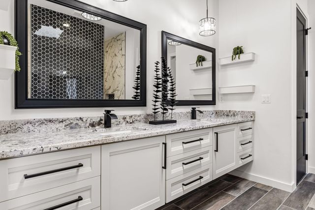 609 6th Street NE, Albuquerque, NM 87124