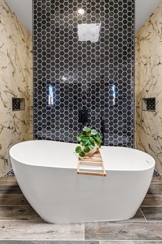 609 6th Street NE, Albuquerque, NM 87124