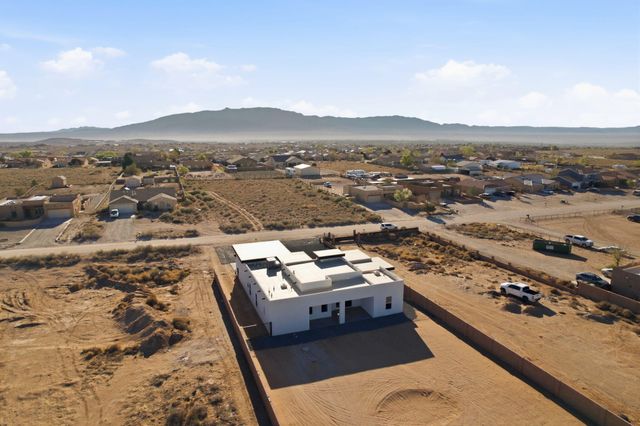 609 6th Street NE, Albuquerque, NM 87124