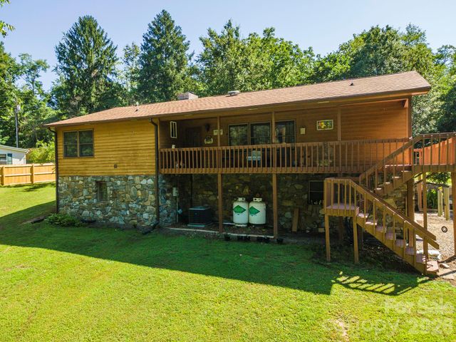 35 Upper Moffitt Road, Asheville, NC 28805