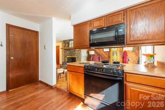 35 Upper Moffitt Road, Asheville, NC 28805