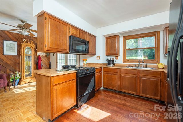 35 Upper Moffitt Road, Asheville, NC 28805