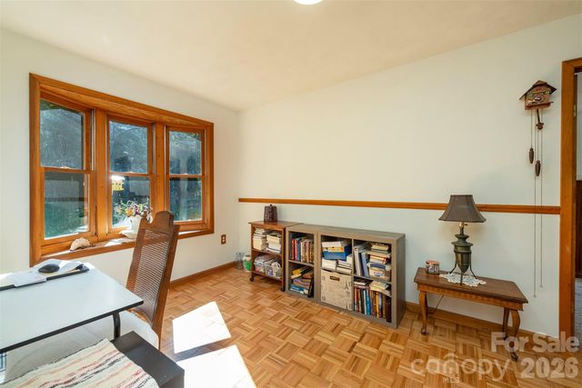 35 Upper Moffitt Road, Asheville, NC 28805