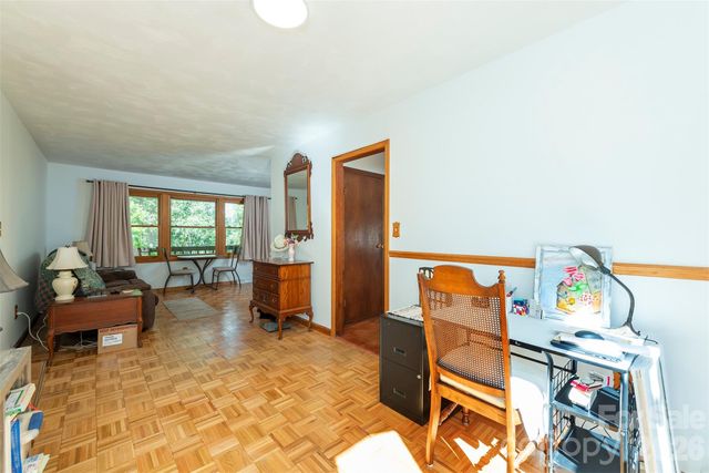 35 Upper Moffitt Road, Asheville, NC 28805