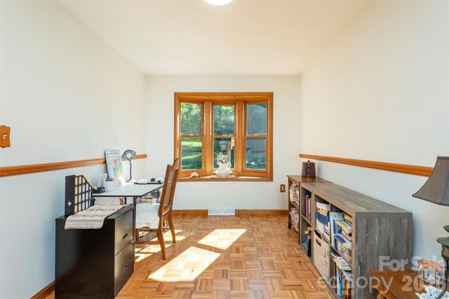 35 Upper Moffitt Road, Asheville, NC 28805