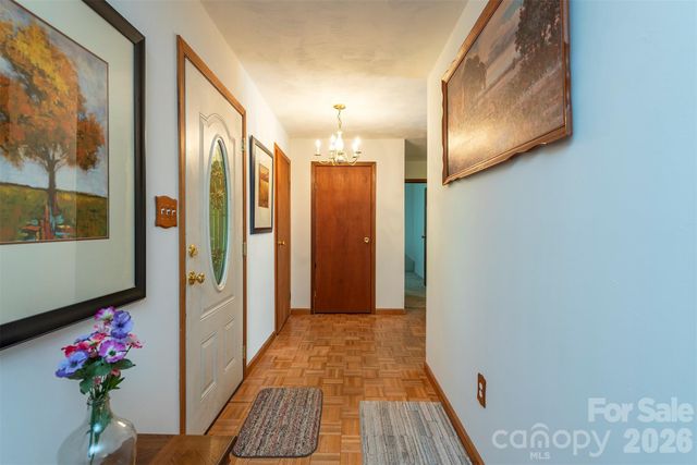 35 Upper Moffitt Road, Asheville, NC 28805