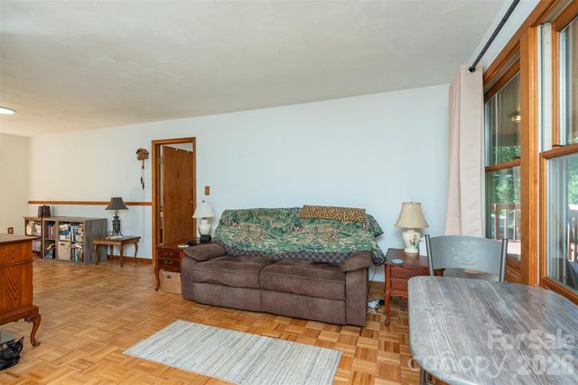 35 Upper Moffitt Road, Asheville, NC 28805