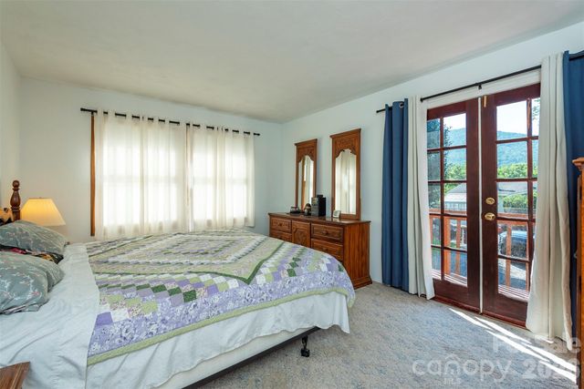 35 Upper Moffitt Road, Asheville, NC 28805