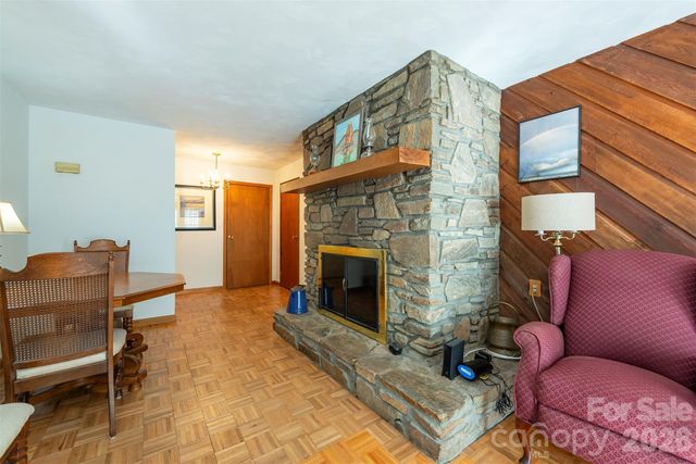 35 Upper Moffitt Road, Asheville, NC 28805