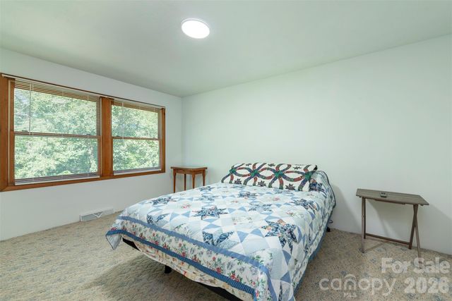 35 Upper Moffitt Road, Asheville, NC 28805