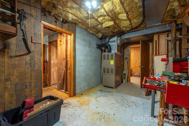 35 Upper Moffitt Road, Asheville, NC 28805