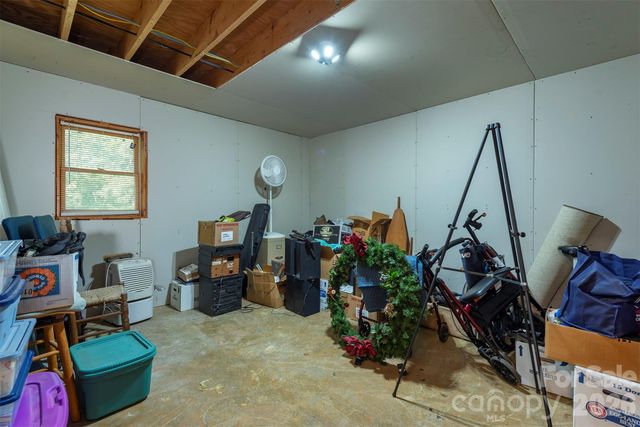 35 Upper Moffitt Road, Asheville, NC 28805