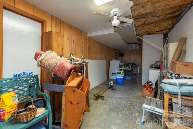 35 Upper Moffitt Road, Asheville, NC 28805