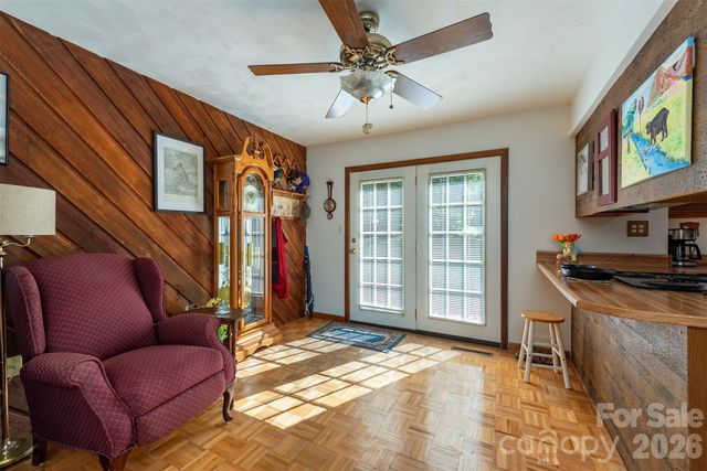 35 Upper Moffitt Road, Asheville, NC 28805