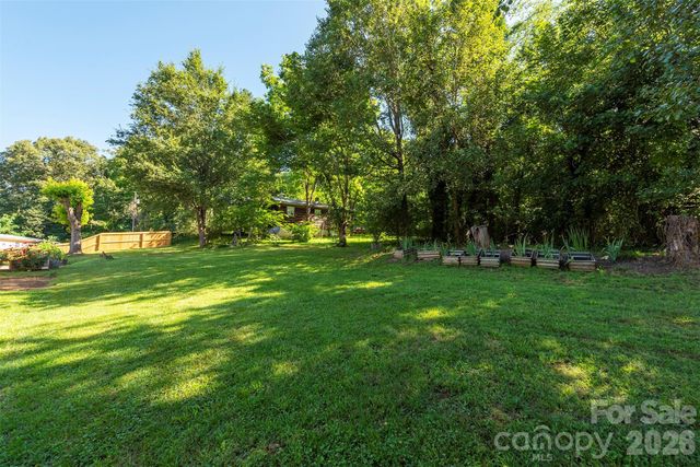 35 Upper Moffitt Road, Asheville, NC 28805