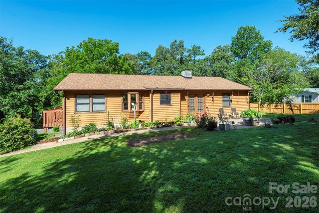 35 Upper Moffitt Road, Asheville, NC 28805