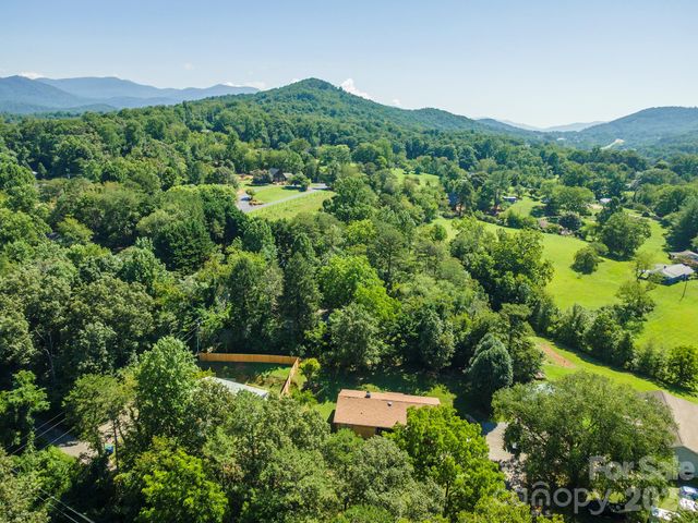35 Upper Moffitt Road, Asheville, NC 28805