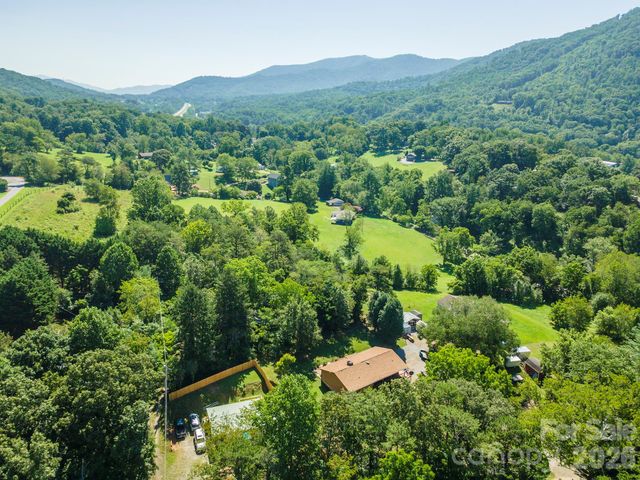35 Upper Moffitt Road, Asheville, NC 28805