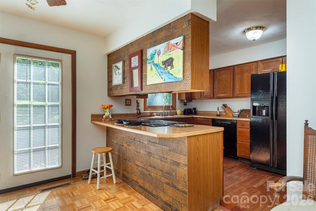 35 Upper Moffitt Road, Asheville, NC 28805