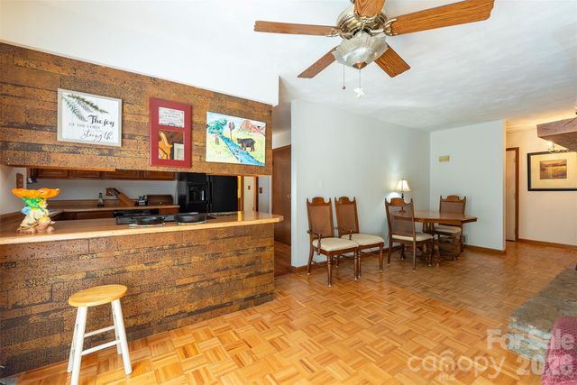 35 Upper Moffitt Road, Asheville, NC 28805