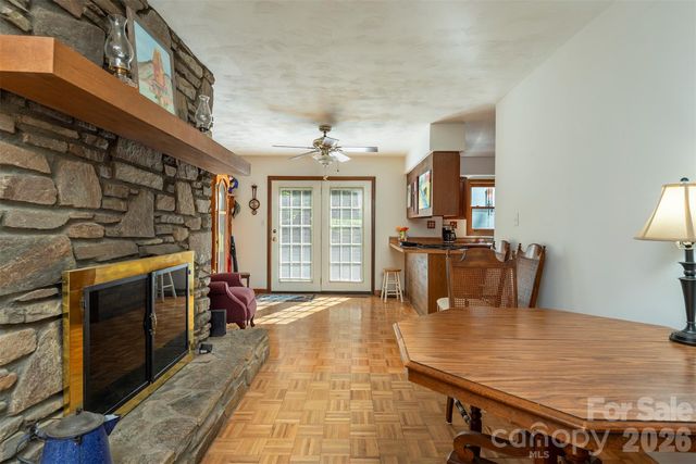 35 Upper Moffitt Road, Asheville, NC 28805