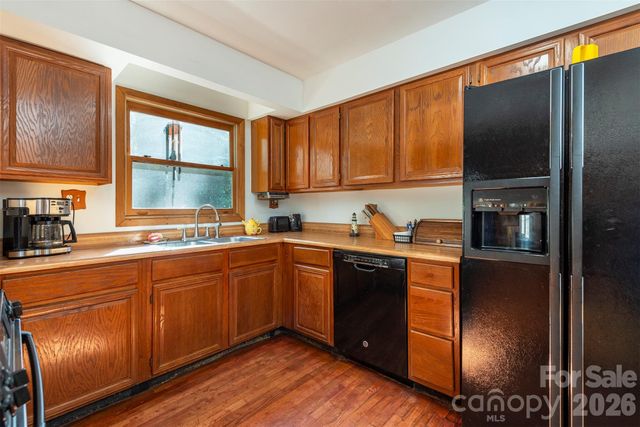 35 Upper Moffitt Road, Asheville, NC 28805