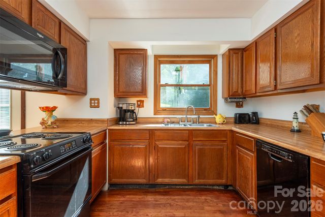 35 Upper Moffitt Road, Asheville, NC 28805
