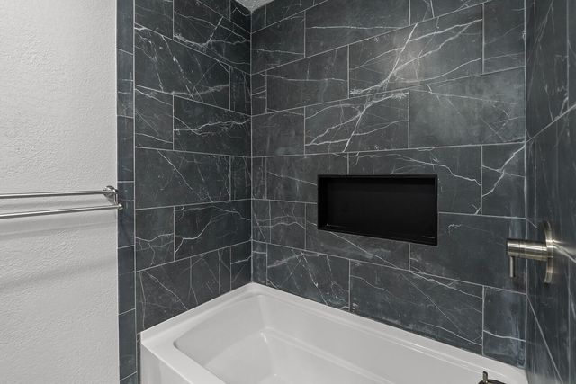 1553 E Nora Street, Springfield, MO 65803