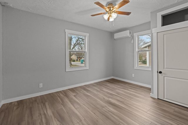 1553 E Nora Street, Springfield, MO 65803