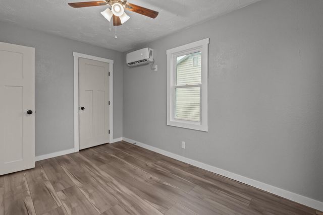 1553 E Nora Street, Springfield, MO 65803