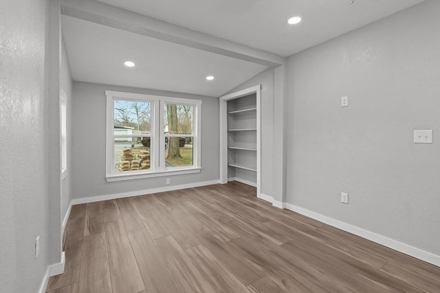 1553 E Nora Street, Springfield, MO 65803