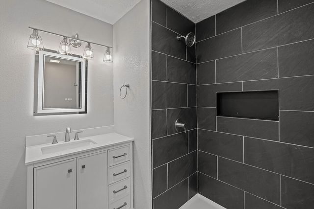 1553 E Nora Street, Springfield, MO 65803