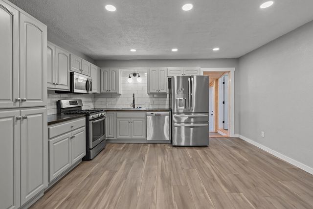 1553 E Nora Street, Springfield, MO 65803