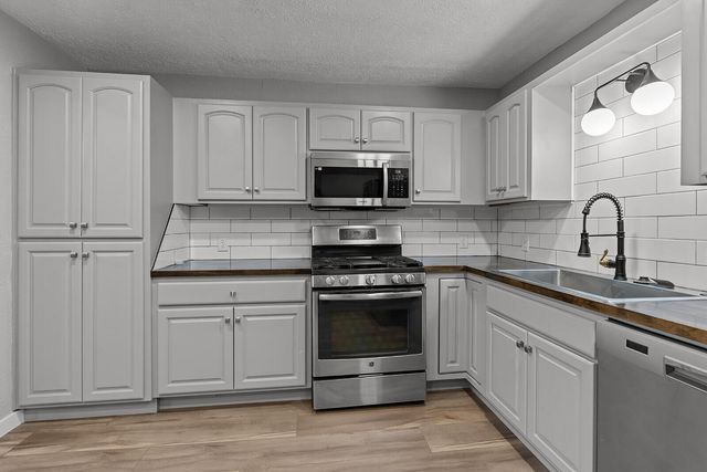 1553 E Nora Street, Springfield, MO 65803