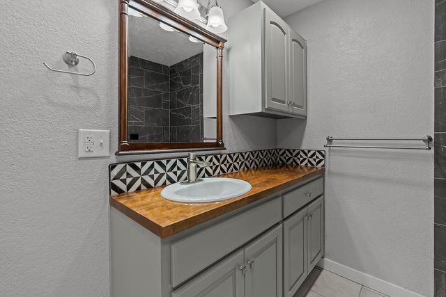 1553 E Nora Street, Springfield, MO 65803