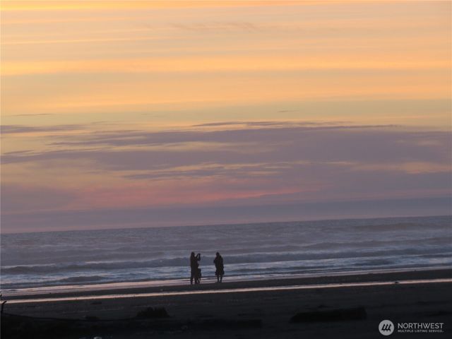 12 Driftwood Drive, Ocean Shores, WA 98569