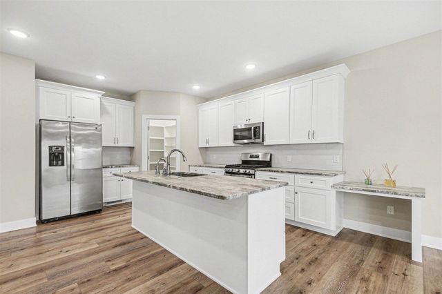 6767 Creekside View Drive, Grand Rapids, MI 49508