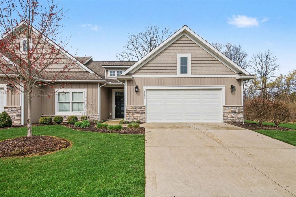 6767 Creekside View Drive, Grand Rapids, MI 49508