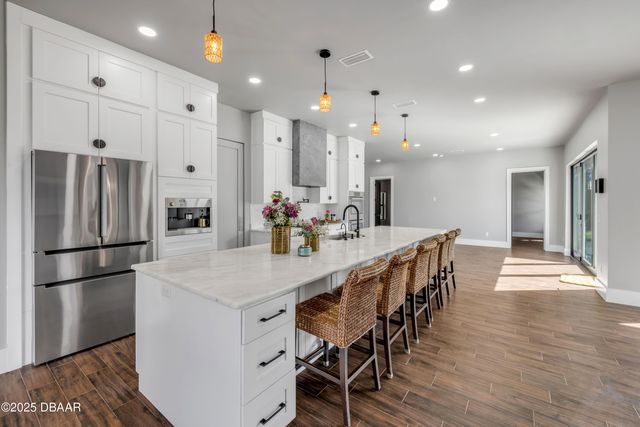 1707 N Peninsula Avenue, New Smyrna Beach, FL 32169