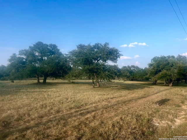 1014 Lipan Apache Run, Blanco, TX 78606