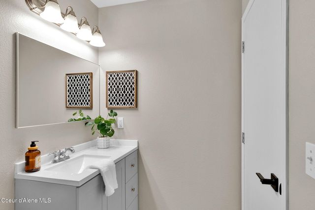 6940 N EPERIVER LN, Coeur D'alene, ID 83815