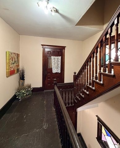 47 Acton St, Worcester, MA 01604