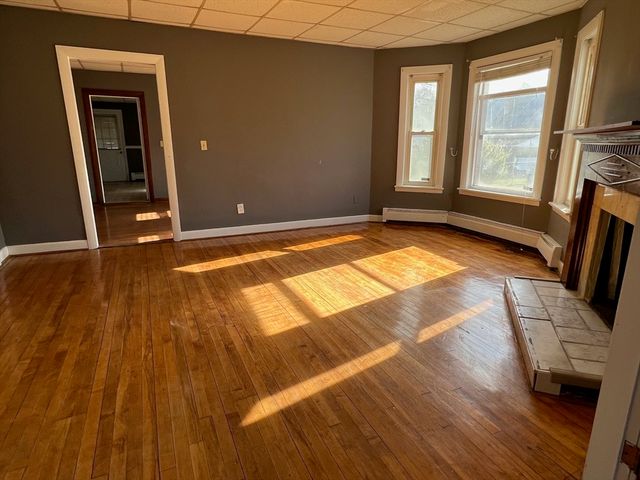 47 Acton St, Worcester, MA 01604