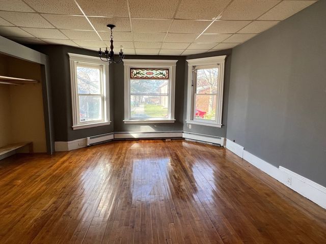 47 Acton St, Worcester, MA 01604