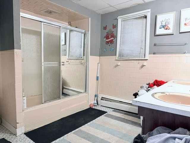 47 Acton St, Worcester, MA 01604