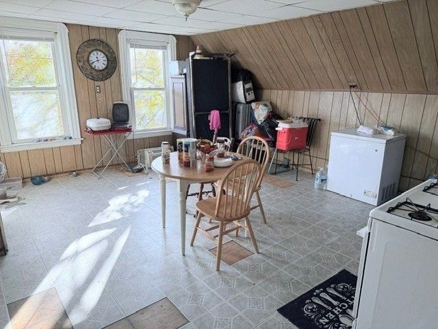 47 Acton St, Worcester, MA 01604